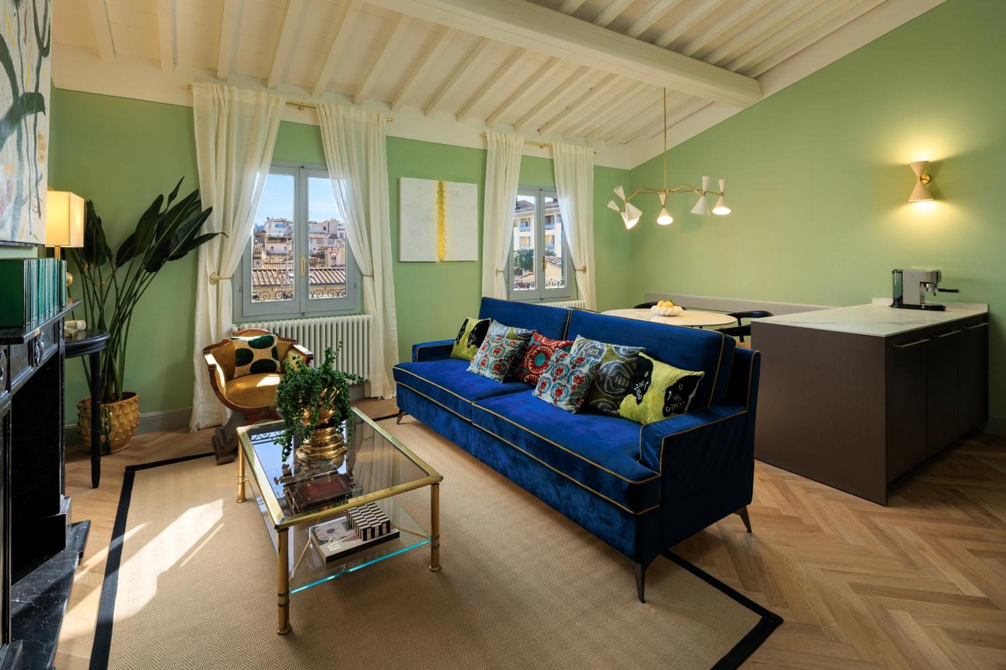 Enchanting Penthouse With A Breathtaking 360 Degrees Panoramic View In The Heart Of Apartment *