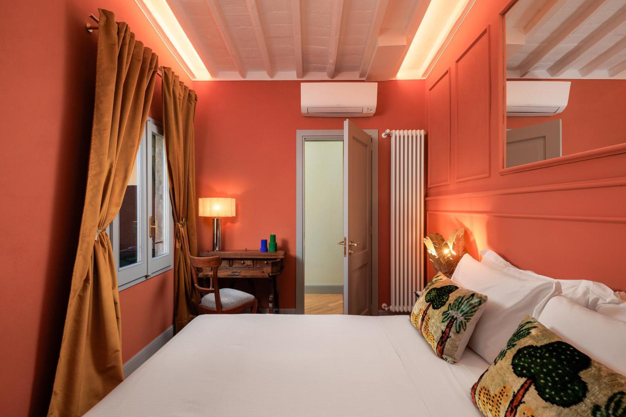 Enchanting Penthouse With A Breathtaking 360 Degrees Panoramic View In The Heart Of Apartment *