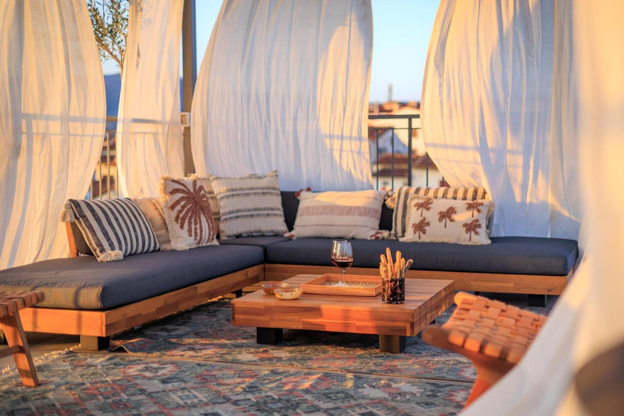 Enchanting Penthouse With A Breathtaking 360 Degrees Panoramic View In The Heart Of